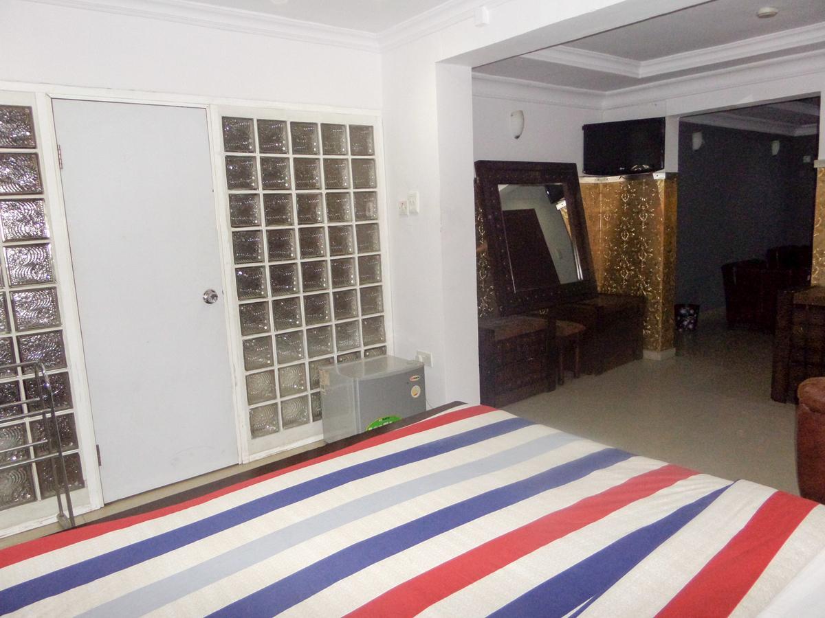 Theodawn @ 29 3* Ikeja