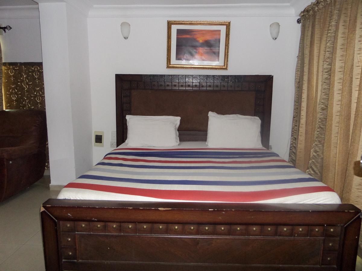 Hotel Theodawn @ 29