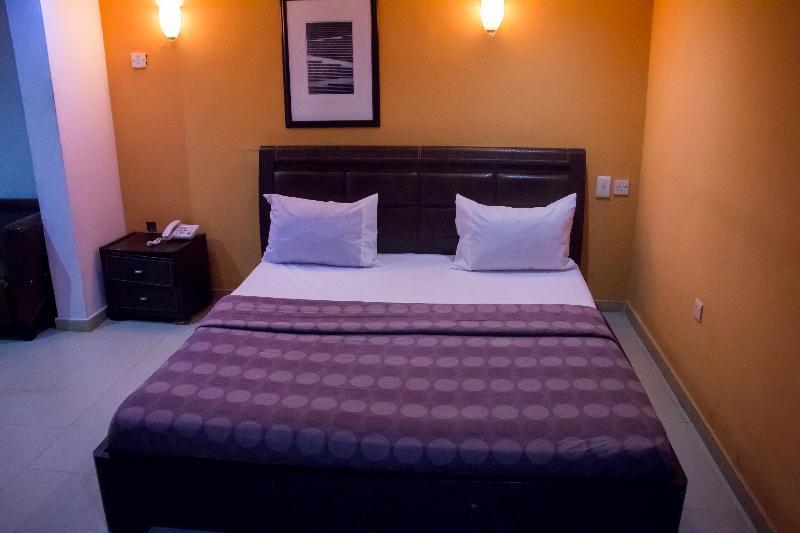 Theodawn @ 29 3* Ikeja